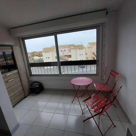 Mezzanine Pour 4 A Avec Parking Prive, Tv Et Cuisine Equipee - Fr-1-326-783