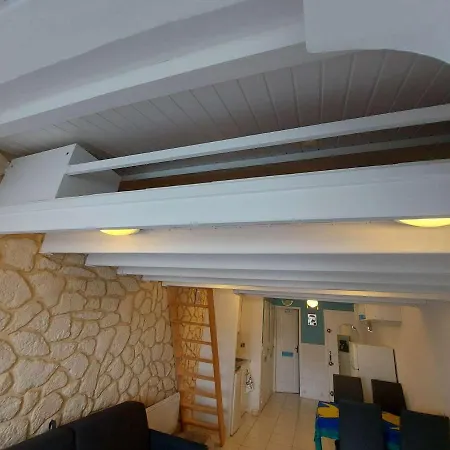 Mezzanine Pour 4 A Avec Parking Prive, Tv Et Cuisine Equipee - Fr-1-326-783 *